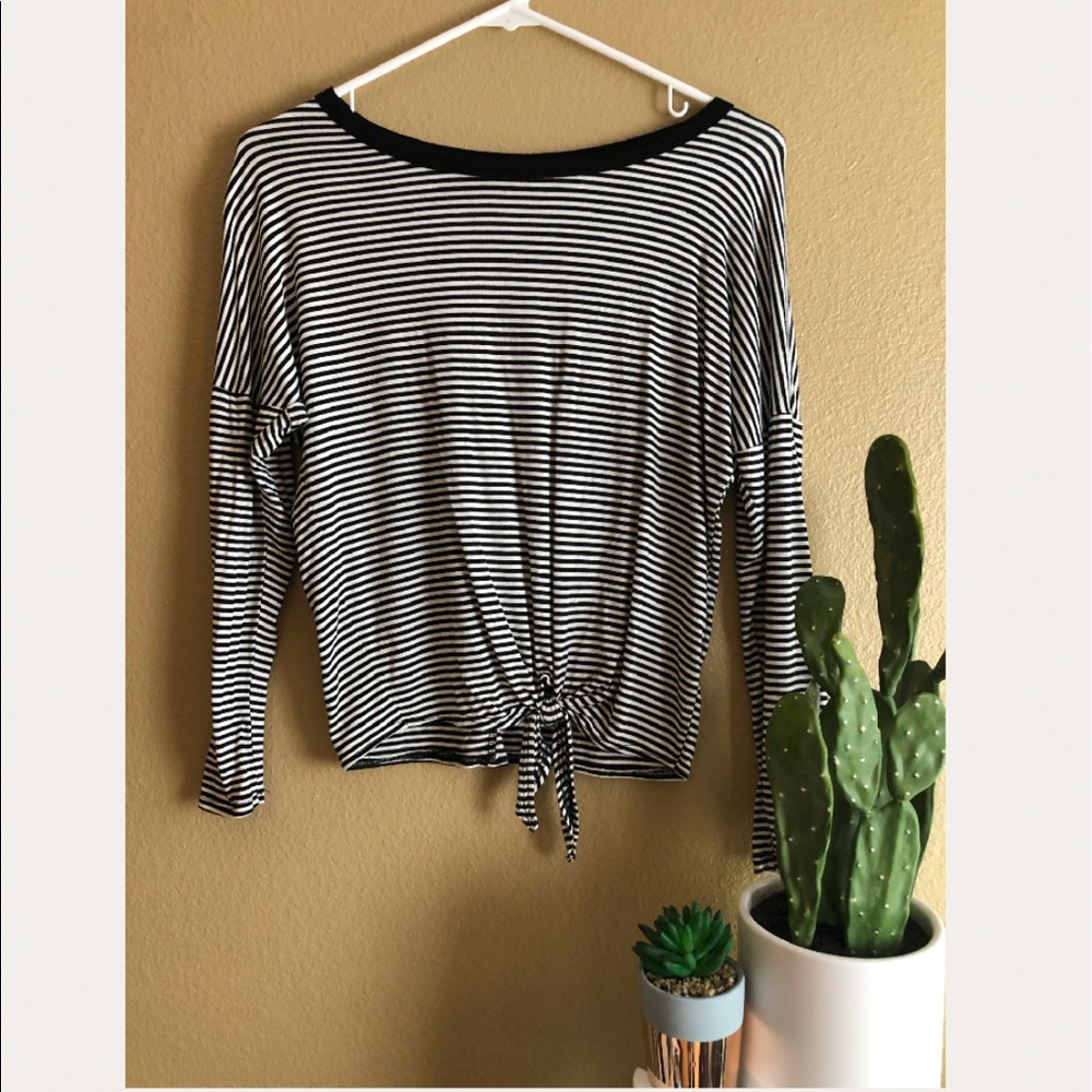 Black and White Stripe Top 🖤🔥✨